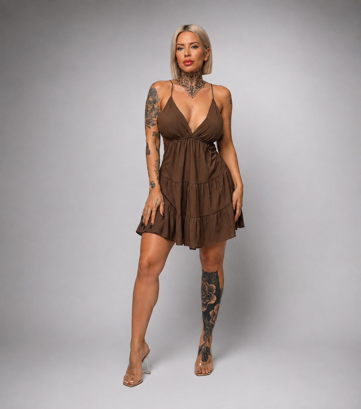 Vestido Corto de Tirantes Ajustables con Vuelo