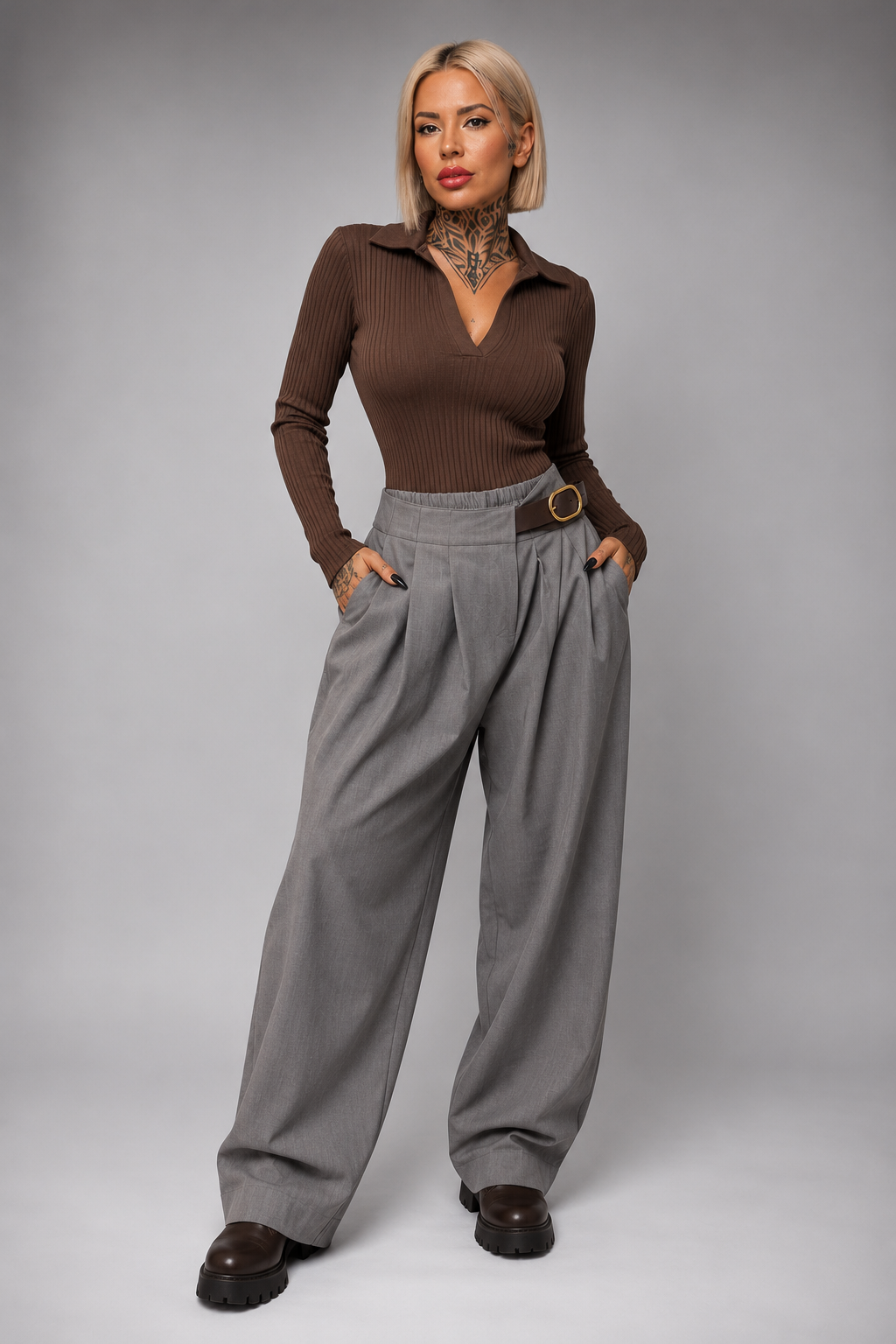 Pantalón de pinzas con detalle de cinturón