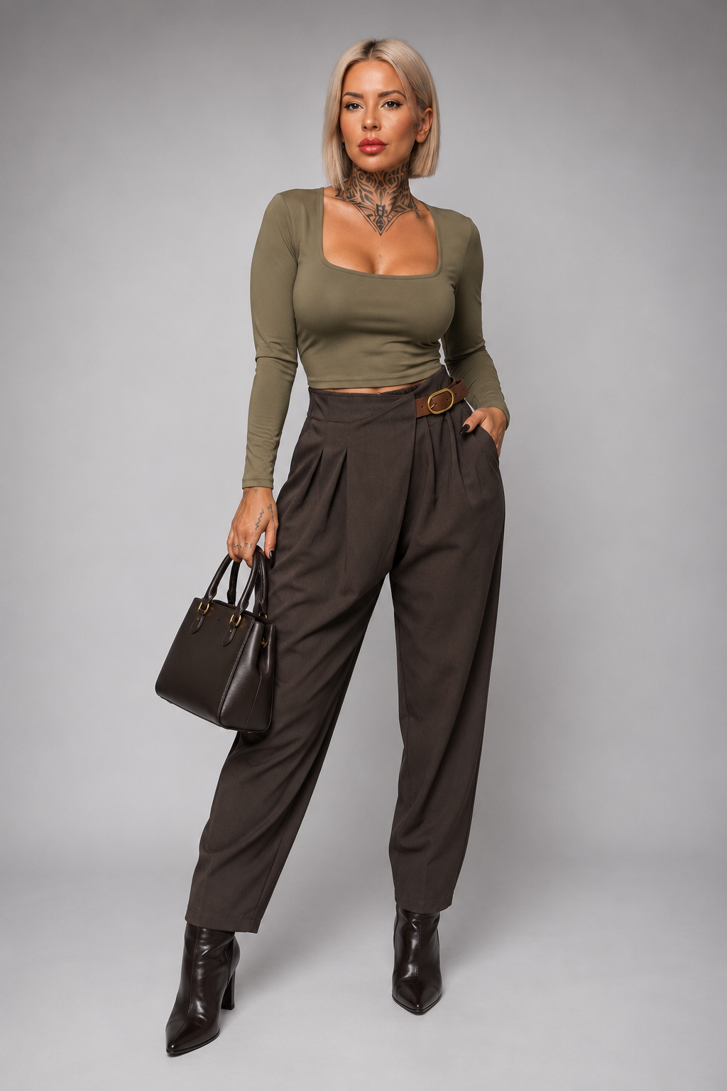 Pantalón de pinzas con detalle de cinturón